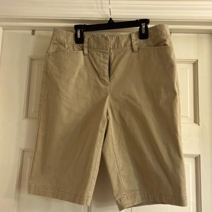 Lands’ End size 6 Midrise shorts